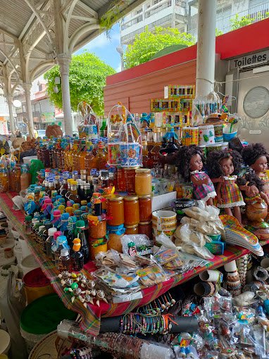 Etales sur le marché aux épices de pointe-à-pitre