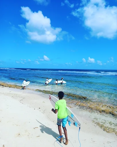 Mise à l'eau lors d'un cours avec Arawak Surf School 1994