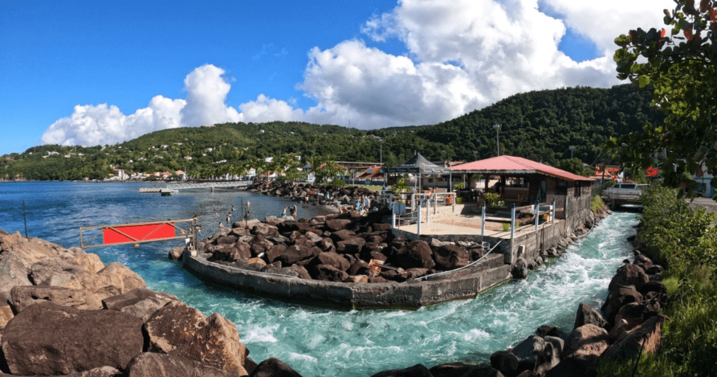 Les sources chaudes de la ville parmi les meilleures activités pour découvrir Bouillante en Guadeloupe