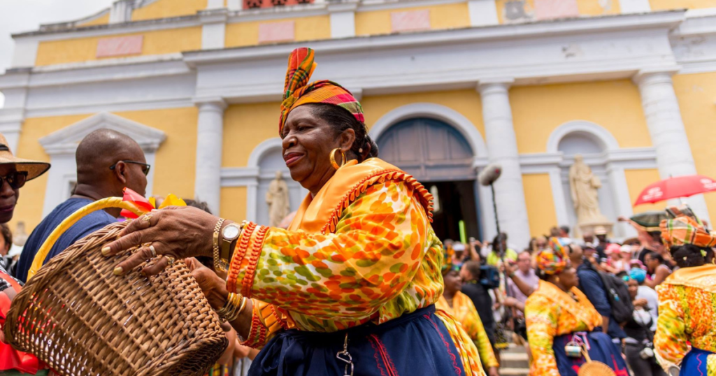 La fête des cuisinières de Guadeloupe devant le parvis de l'église