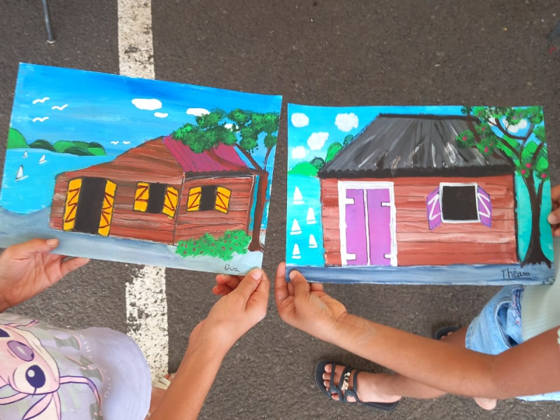 Atelier de peinture de maison créole en Guadeloupe par Néfertiti