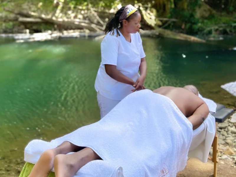 Massage à la rivière par KAre de toi