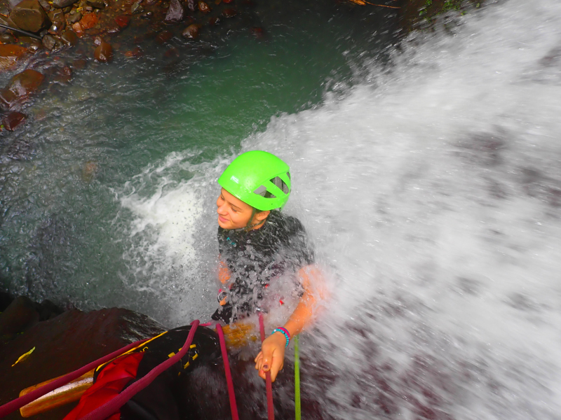 Canyoning en Guadeloupe descente en rappel