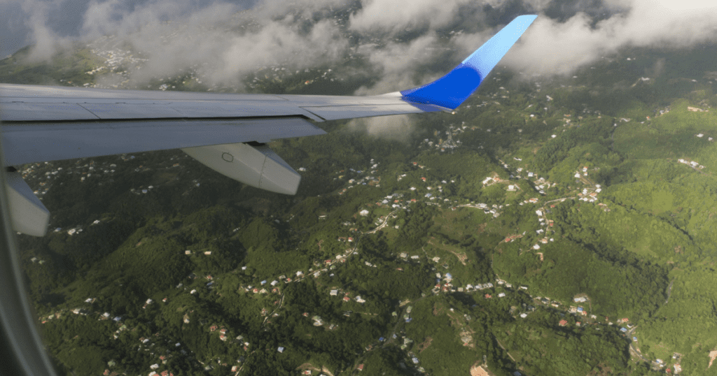 Avion arrivant en Guadeloupe depuis le canada