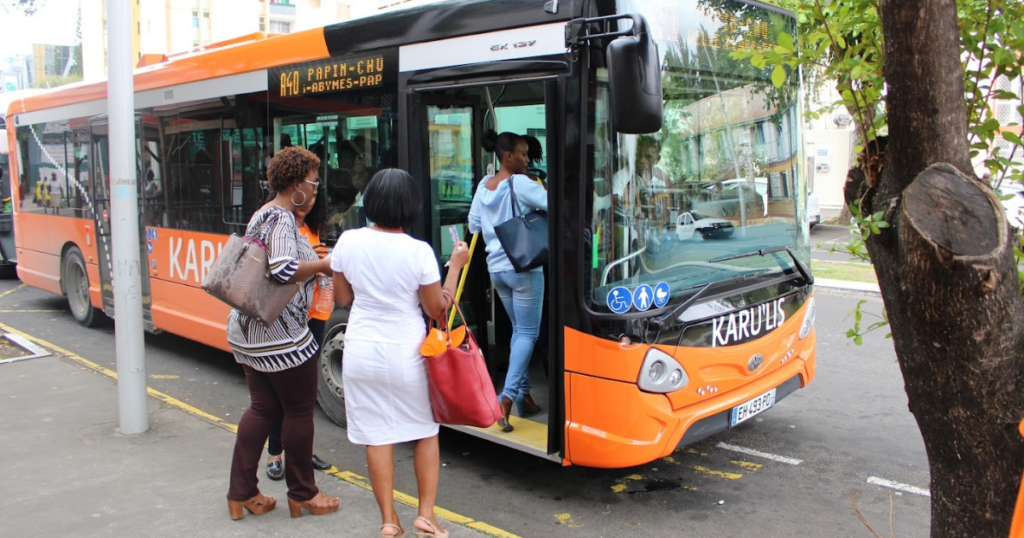 Les transports en commun est une des solutions de transport en Guadeloupe