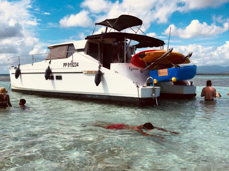 Excursion dans le grand cul de-sac marin en catamaran