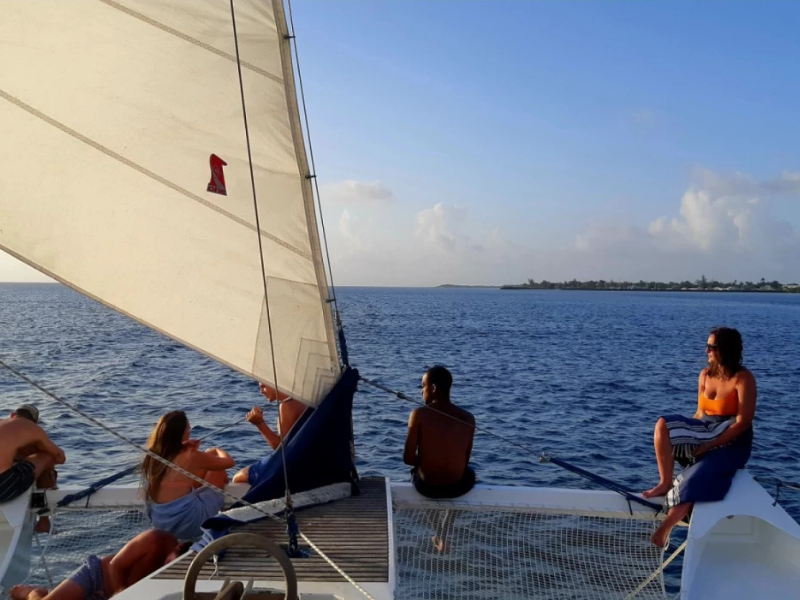 Excursion sur un cataraman atypique dans Grand cul-de-sac marin - Départ de Port-Louis