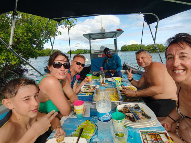 Visite en bateau dans le grand Cul-de-sac marin – Départ Gosier