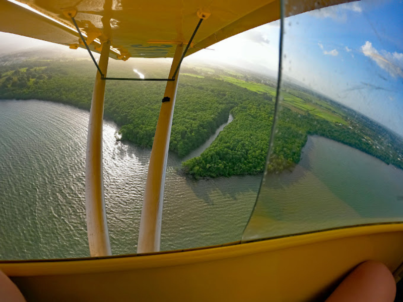 Vol au dessus du Grand Cul-de-sac marin en hydravion ULM